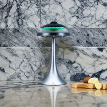 Load image into Gallery viewer, Ufo fremvist på et køkkenbord af mamor, inspirende design trend for juleaften gave ide 2023