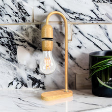 Load image into Gallery viewer, Bordlampe i lys eg - Stilfuld bordlampe i lysegen finish, perfekt til moderne indretning.