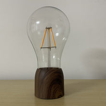 Load image into Gallery viewer, Billede af pære - LED-pære til svævende bordlampe, skaber en varm og beroligende belysning