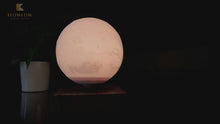 Load and play video in Gallery viewer, Oplev den unikke kombination af videnskab og elegance med vores magnetiske svævende Mars-lampe
