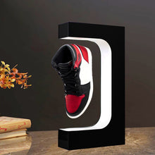 Load image into Gallery viewer, Skodisplayets innovative design fremviser skoenes unikhed og kvalitet med en svævende og unik præsentation
