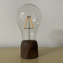 Load image into Gallery viewer, Billede af pære - LED-pære til svævende bordlampe, skaber en varm og beroligende belysning
